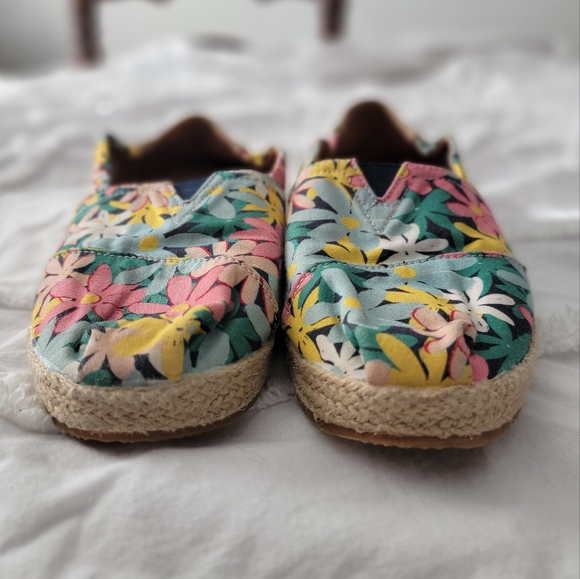 TOMS FLORAL PRINT SIZE 5.5 - Picture 2 of 6